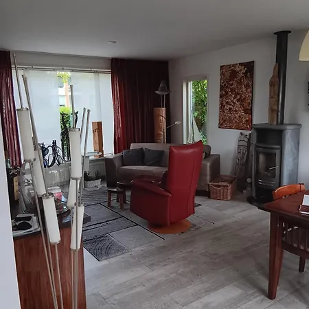 アパート Complete Woning Met Zonnige Achtertuin