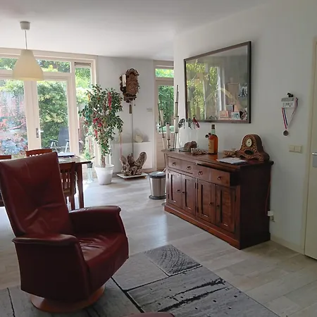 Complete Woning Met Zonnige Achtertuin