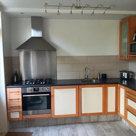 Complete Woning Met Zonnige Achtertuin דירה *