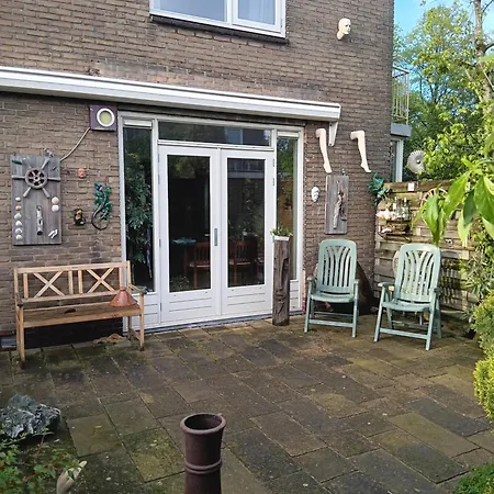 Complete Woning Met Zonnige Achtertuin דירה